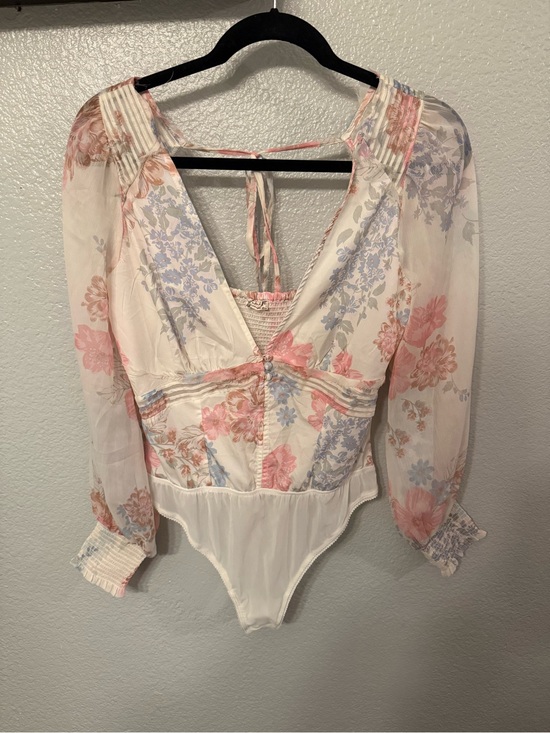 Free People Tops - Free People Floral Tie-Back V-Neck Bodysuit in Soft Pink and Blue